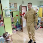 strażacy pokazują sprzęt