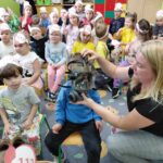 strażacy pokazują sprzęt