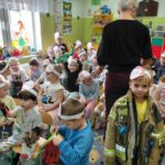 strażacy pokazują sprzęt