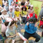 strażacy pokazują sprzęt