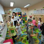 dzieci z oddziału stokrotki uczestniczą w zajęciach