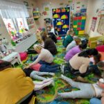 dzieci z oddziału stokrotki uczestniczą w zajęciach