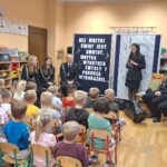 Pani Gosia opowiada dzieciom o instrumentach