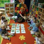 Pani Jesien pokazuje jarzębinę