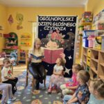 Rodzic-czyta-dzieciom-bajke