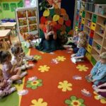 Zabawa do piosenki Idzie jeż