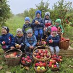 Zdjecie-dzieci-w-sadzie