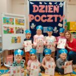 Zdjęcie grupowe Mrówek z pracami