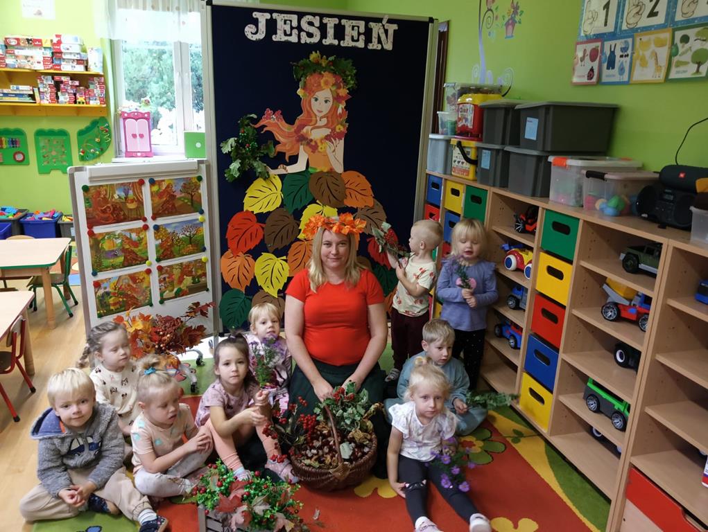 Żdjęcie grupowe Pani Jesieni z Żuczkami