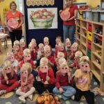 Zdjęcie grupowe- Pszczółki z maskami