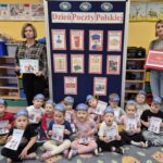 Zdjęcie grupowe z dyplomami