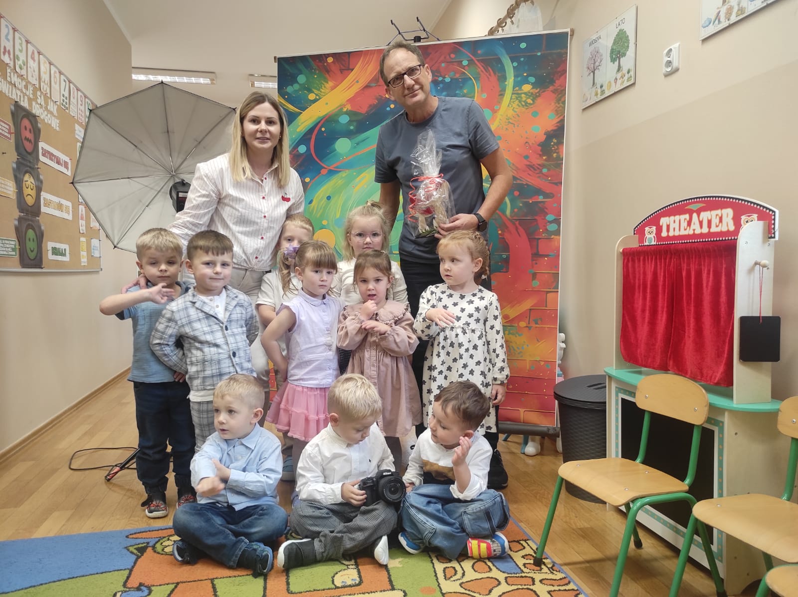 Zdjecie-grupowe-z-goscie