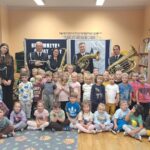 Zdjęcie grupowe z orkiestrą