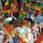 Żuczki stworzyły stragan z warzywami