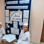 dzieci rozdają ulotkii