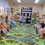 panii-Justyna-czyta-bajke