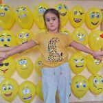 dzieci pokazują emocje