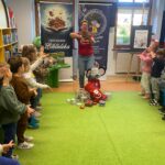 Dzieci bawią się w naśladowanie