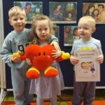 Dzieci ilustrują swoje prawo do szczęścia