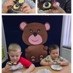 Dzieci z oddziału Krasnoludki jedzą misiowe przekąski