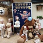 Dziewczynki z oddziału Żuczki z misiami