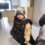 Olek w kamizelce kuloodpornej