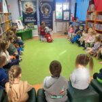 Pani Hanka otwiera. prezent