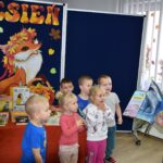 Pani-basia-zacheca-do-wypozyczania-bajek