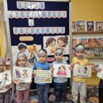 Przedszkolaki ze zwrotami grzecznościowymi