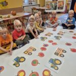 Traktor z dyniami- zabawa dydaktyczna