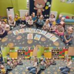 Tulipanki i Bratki odgaduja zagadki o misiach