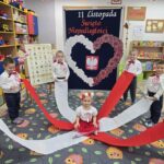 Zabawa ruchowo- muzyczna w oddziale Krasnoludki pt Barwy Narodowe