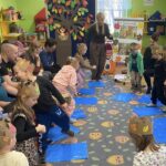 Zabawa rytmiczna z deszczową piosenką