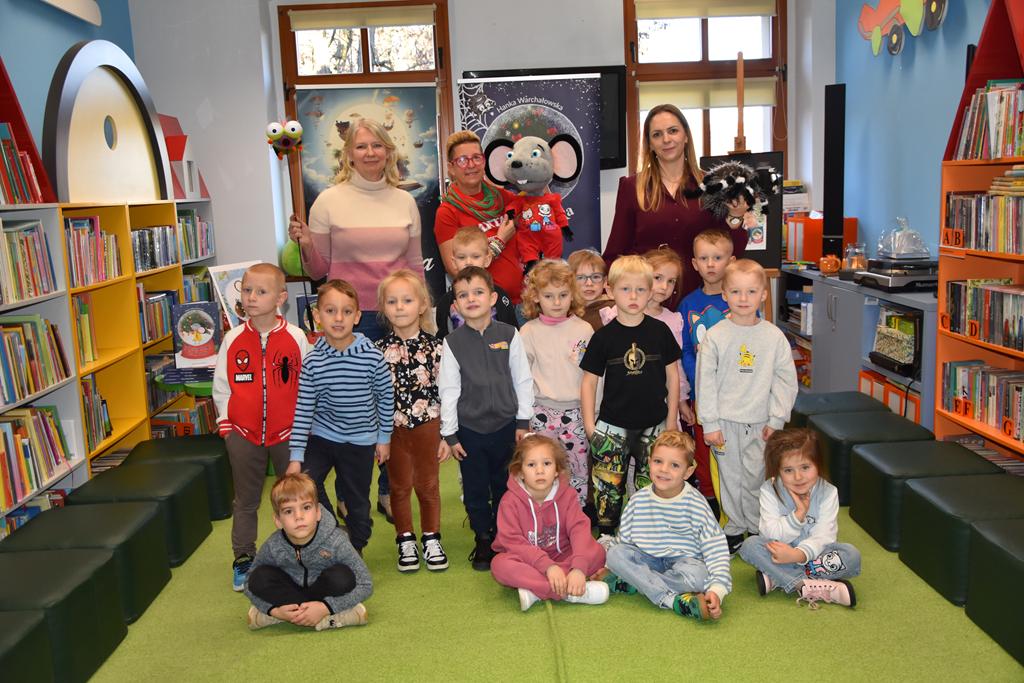 Zdjęcie grupowe dzieci z oddziału Biedronek