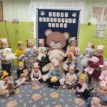 Zdjęcie grupowe z pluszakami