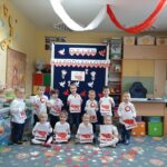 dzieci z pracą plastyczną