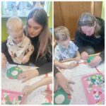 Chłopcy wyklejają wieniec bożonarodzeniowy wspólnie z rodzicem