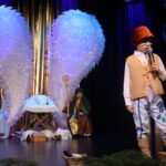 Chłopiec recytuje wiersz