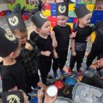 Dzieci-probuja-soli-kuchennej