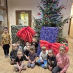 Dzieci przy prezentach