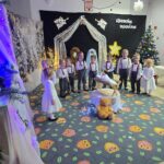 Dzieci-recytuja-wierszyki