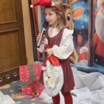 Dziecko recytuje wiersz o Mikołaju