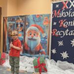 Dziecko recytuje wiersz o Mikołaju