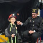 Dziewczynka-urana-w-szelki