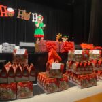 Elf Paulinka śpiewa piosenkę