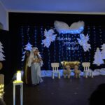 dzieci recytują wiersze