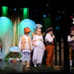 Kolędnicy na scenie