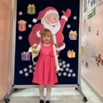 Marysia ze sqwoja ozdobą przygotowana na konkurs