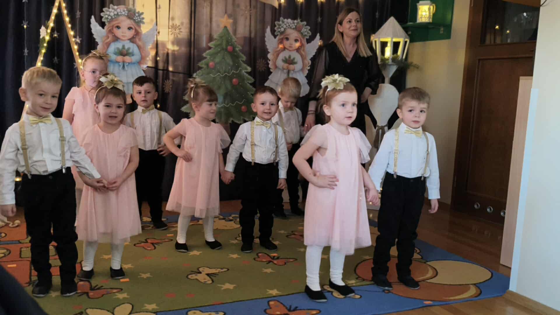 Mróweczki podczas śpiewania kolędy Była Noc