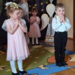 Mrówki podczas recytacji wiersza Grudniowa Noc